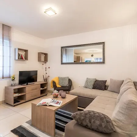 Varos Apartamento *