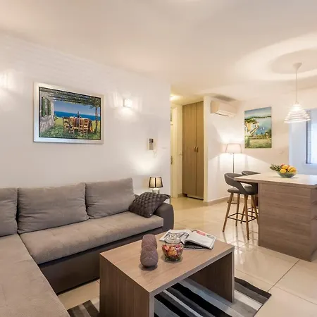Varos Apartman *