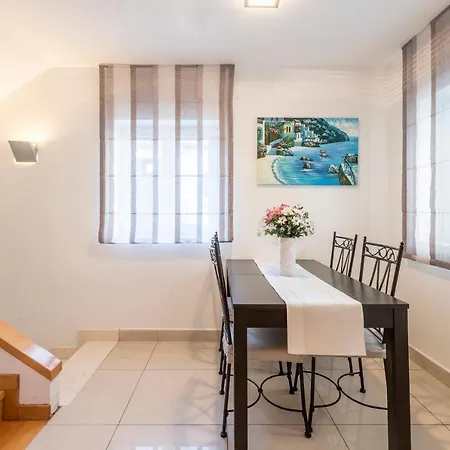 Varos Apartment Split